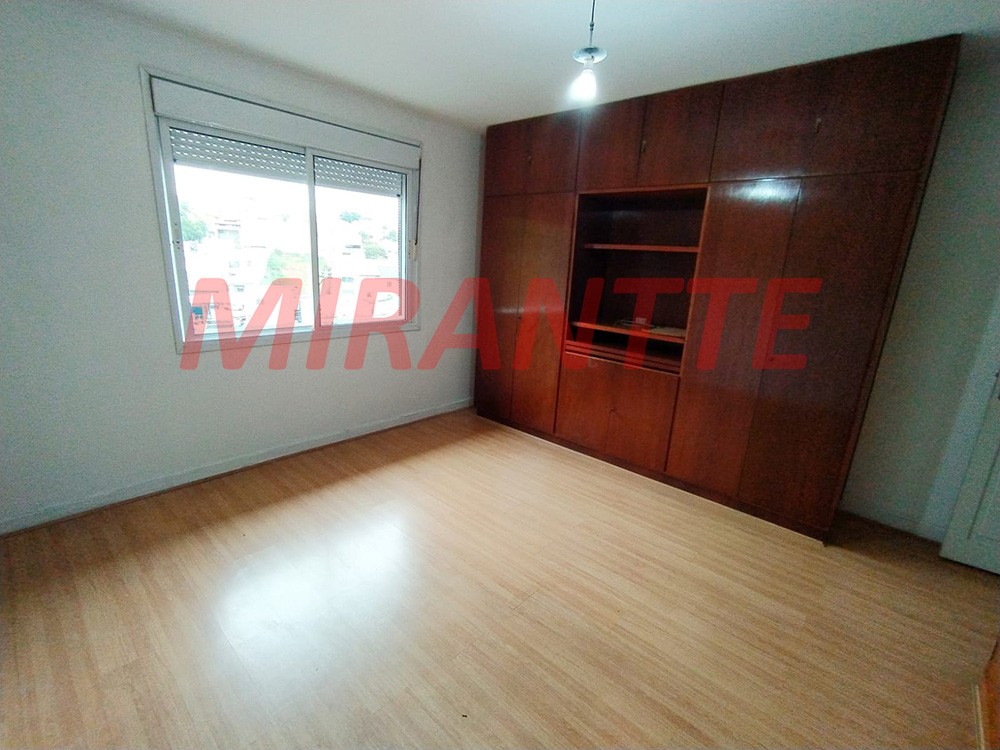 Sobrado de 220m² com 3 quartos em Água Fria