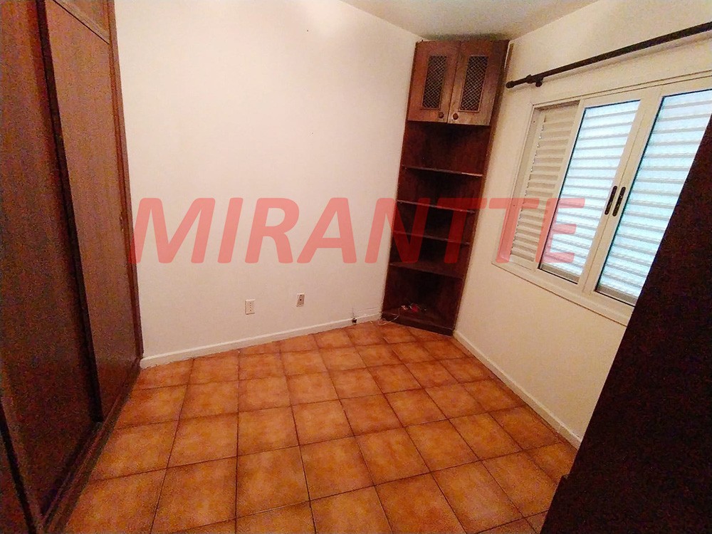 Sobrado de 220m² com 3 quartos em Água Fria