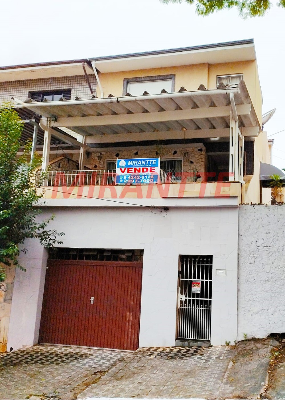 Sobrado de 220m² com 3 quartos em Água Fria
