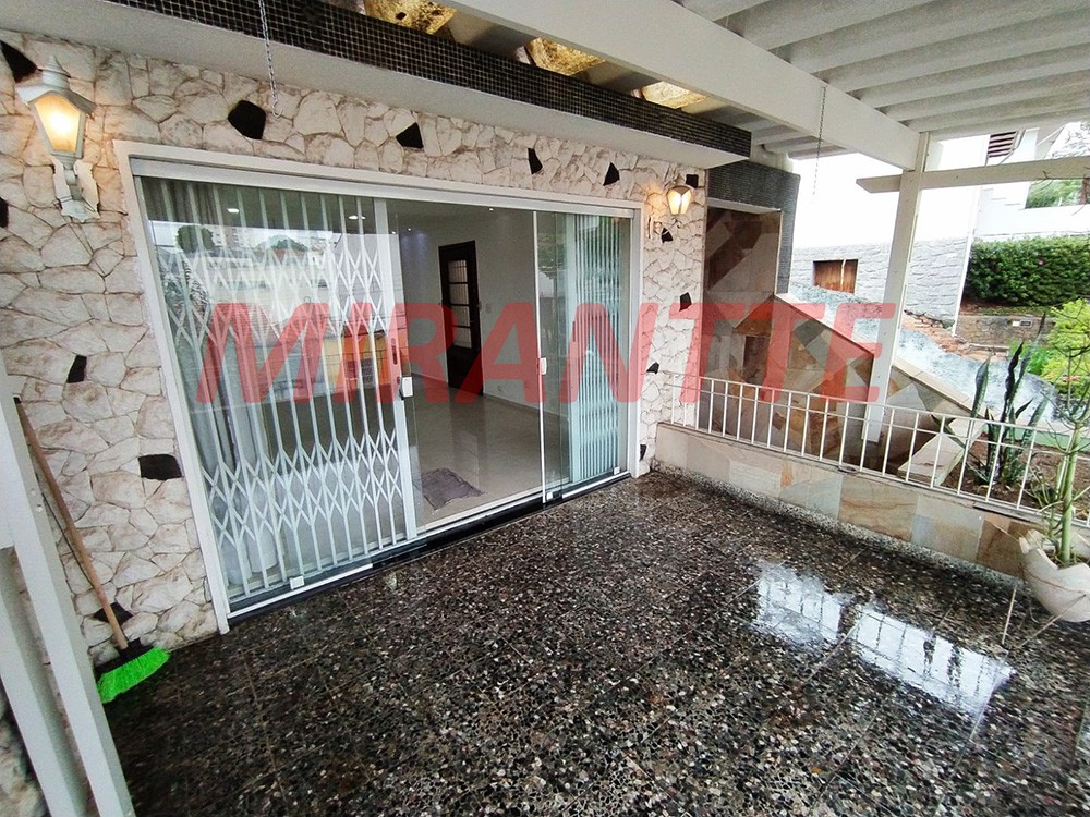 Sobrado de 220m² com 3 quartos em Água Fria