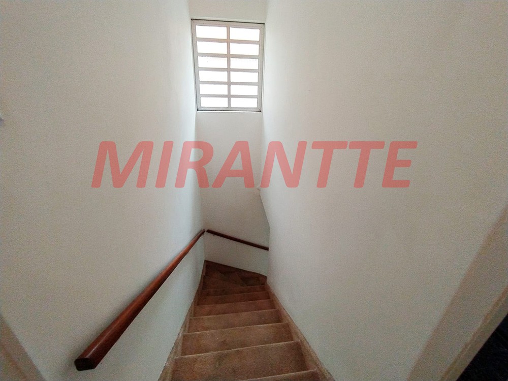 Sobrado de 220m² com 3 quartos em Água Fria