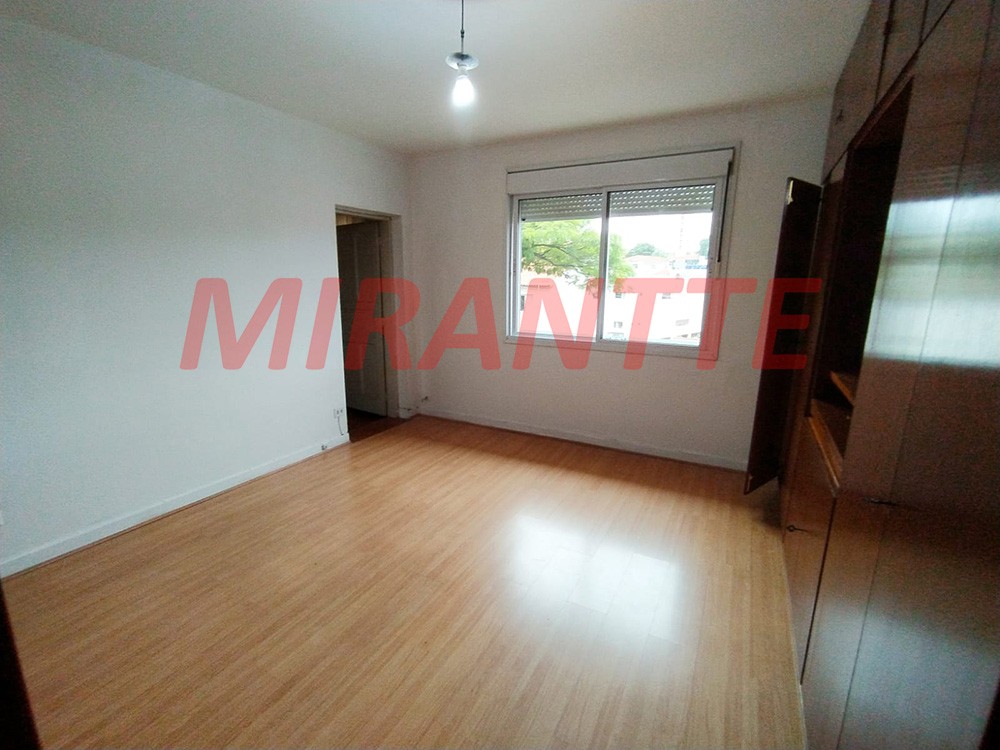 Sobrado de 220m² com 3 quartos em Água Fria