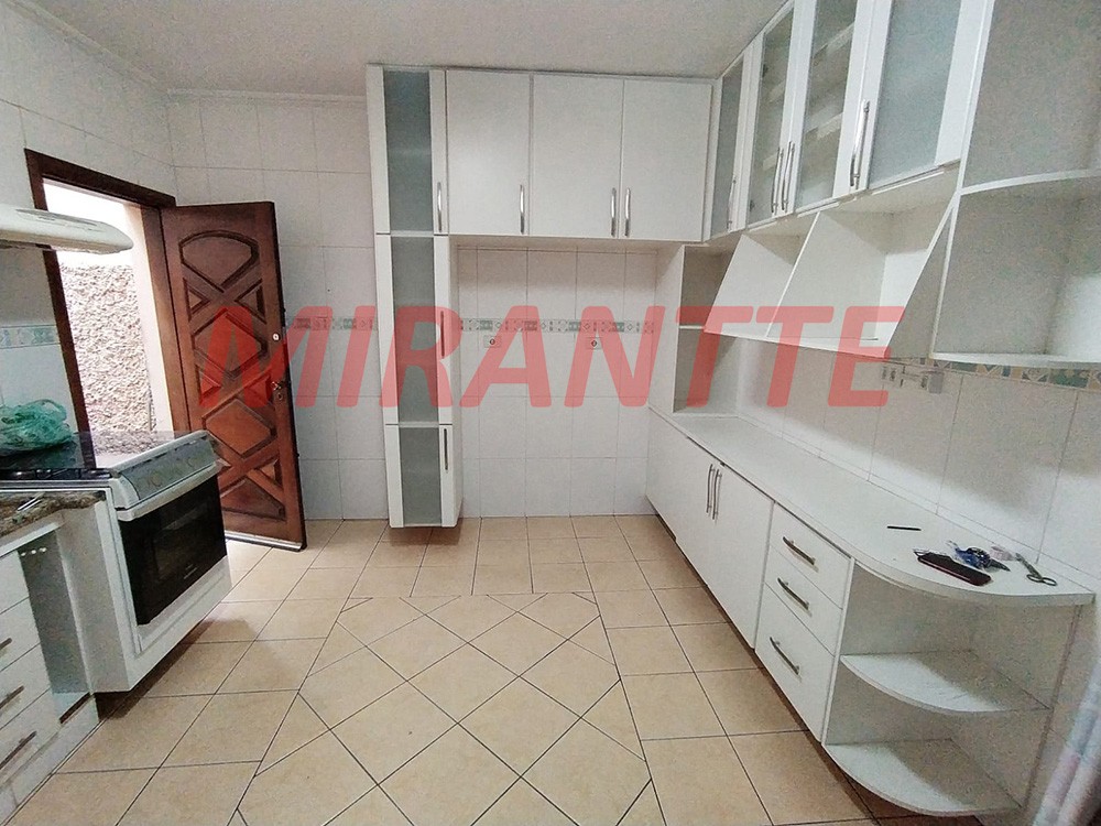 Sobrado de 220m² com 3 quartos em Água Fria