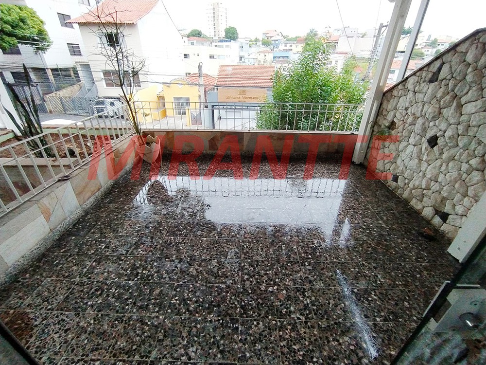 Sobrado de 220m² com 3 quartos em Água Fria
