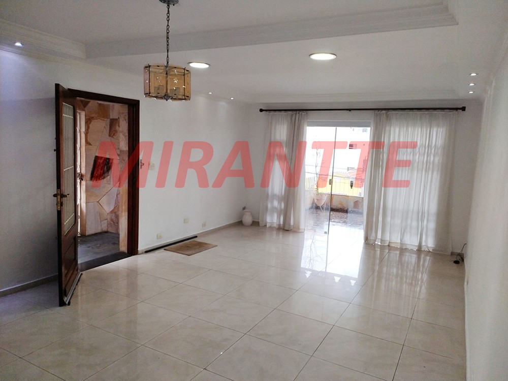 Sobrado de 220m² com 3 quartos em Água Fria