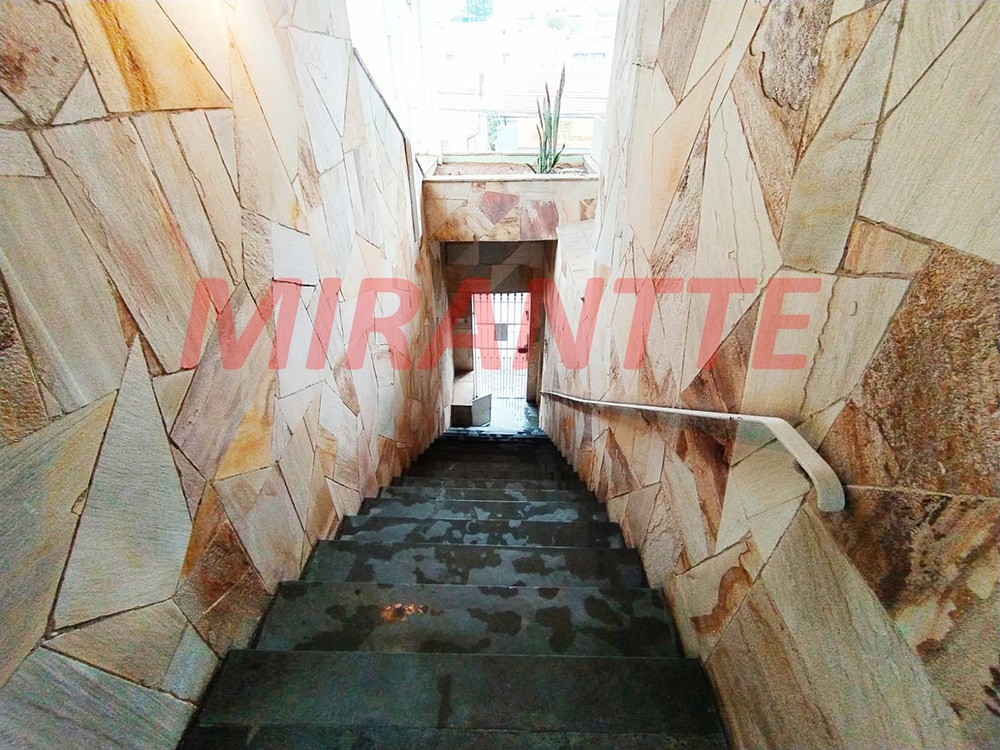 Sobrado de 220m² com 3 quartos em Água Fria