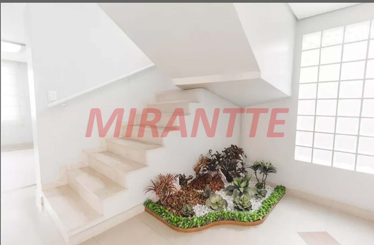 Sobrado de 357m² com 4 quartos em Vila Ester