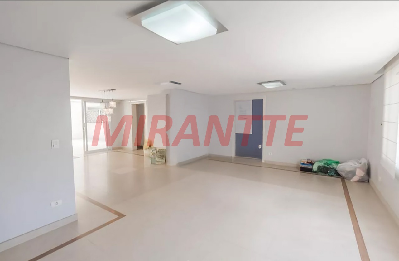 Sobrado de 357m² com 4 quartos em Vila Ester