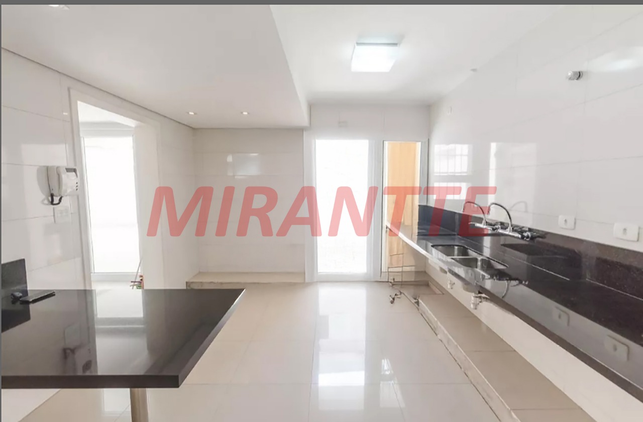 Sobrado de 357m² com 4 quartos em Vila Ester