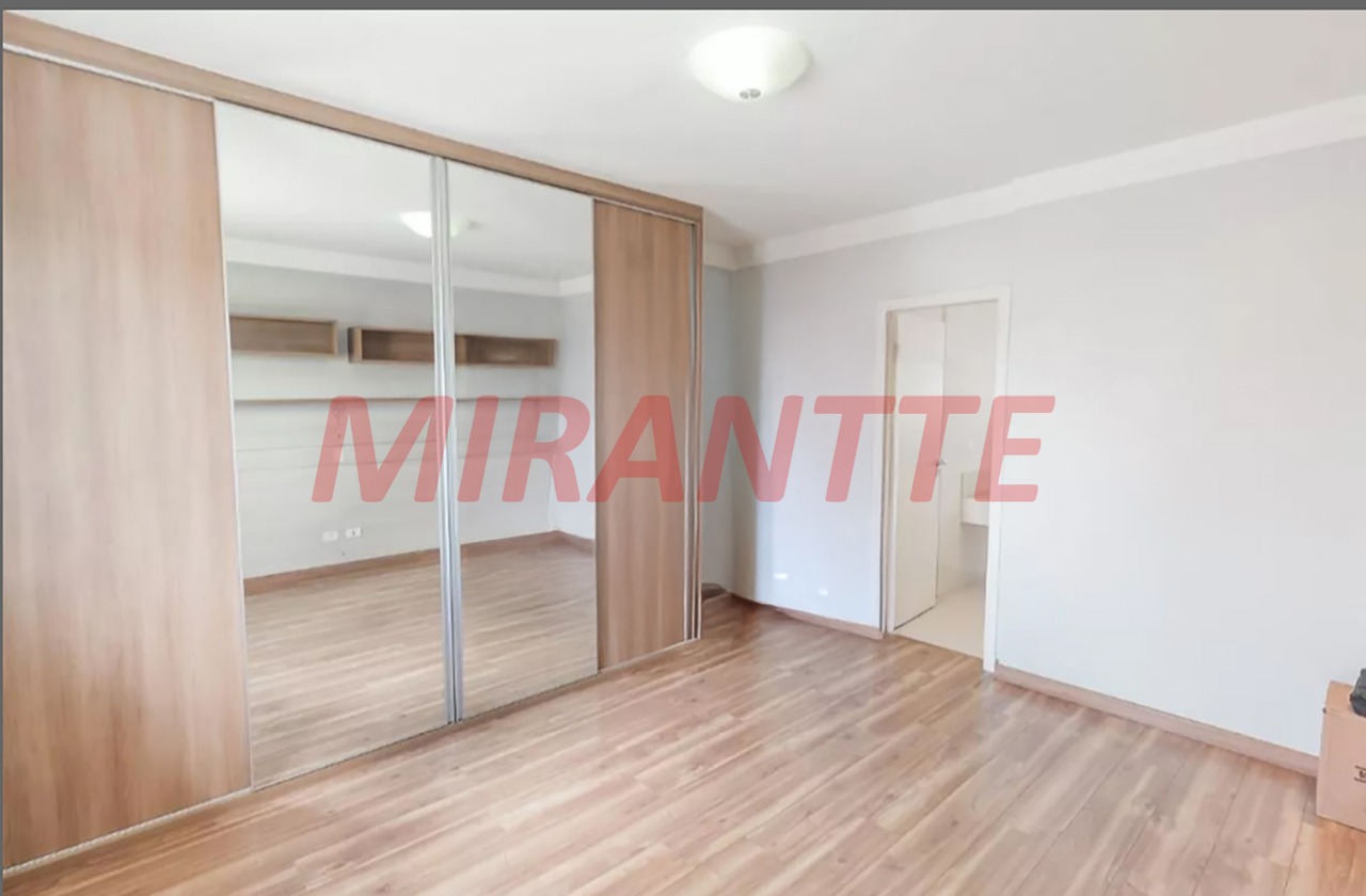 Sobrado de 357m² com 4 quartos em Vila Ester