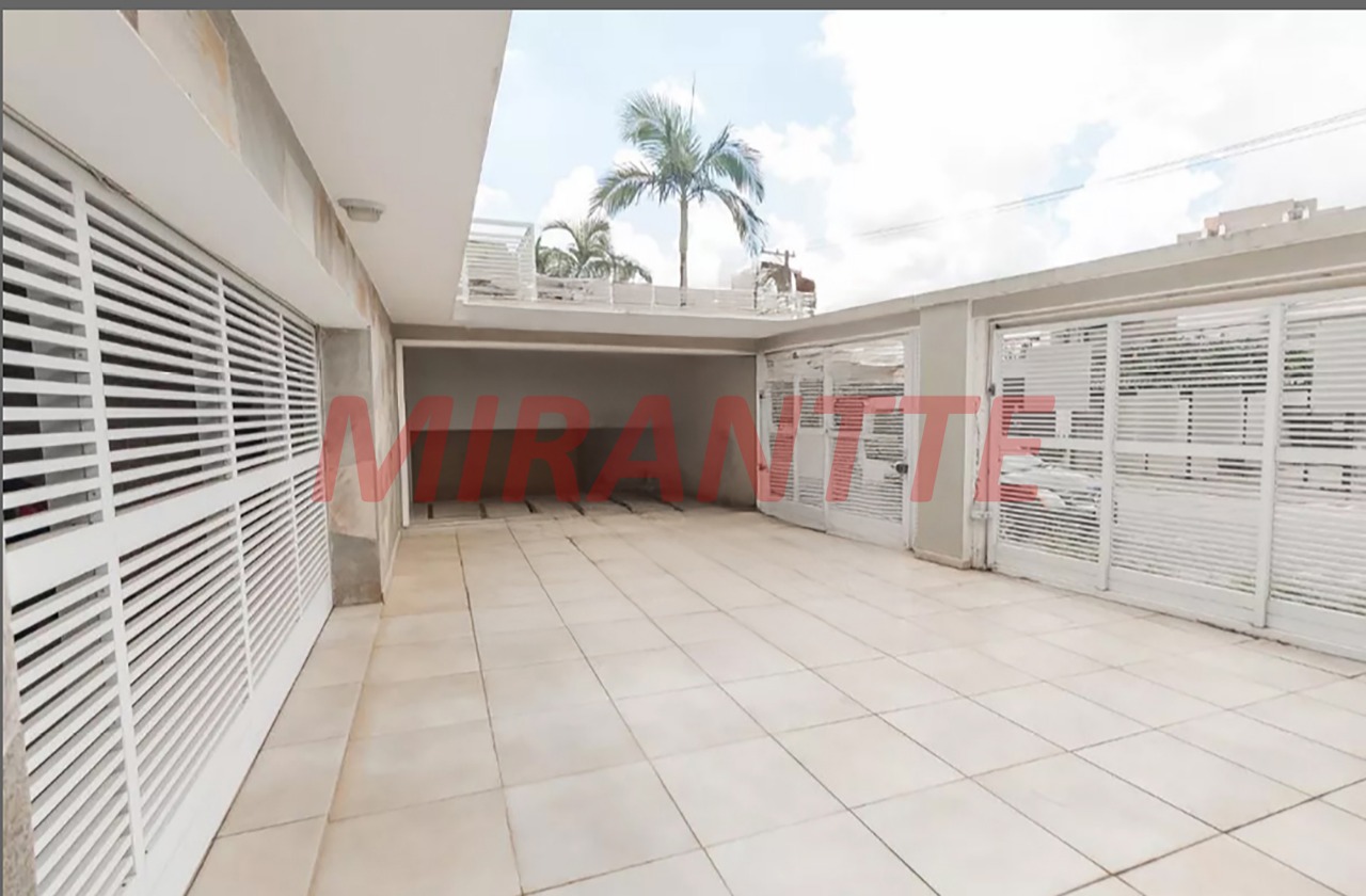Sobrado de 357m² com 4 quartos em Vila Ester