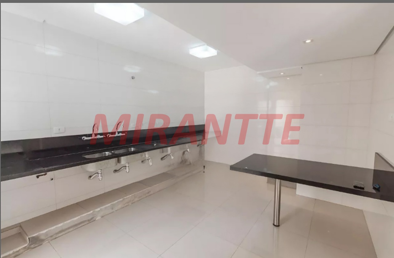 Sobrado de 357m² com 4 quartos em Vila Ester