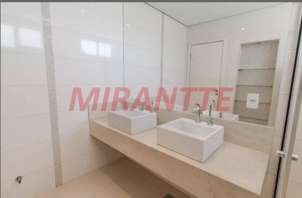Sobrado de 357m² com 4 quartos em Vila Ester