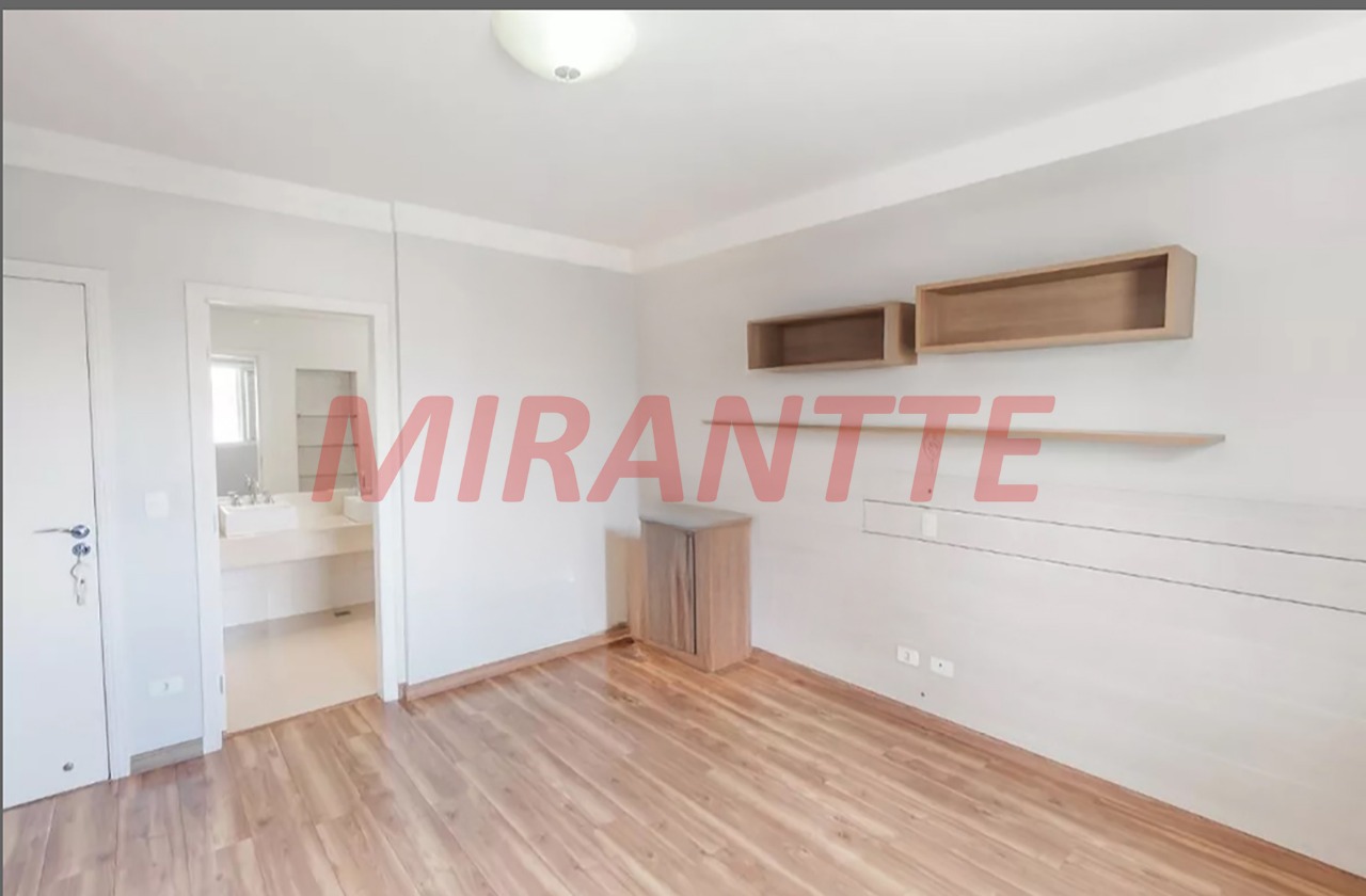 Sobrado de 357m² com 4 quartos em Vila Ester