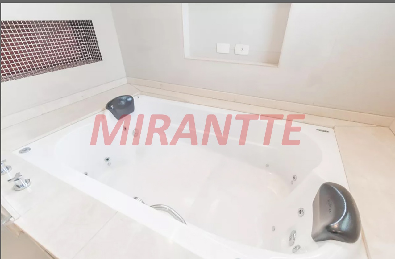 Sobrado de 357m² com 4 quartos em Vila Ester