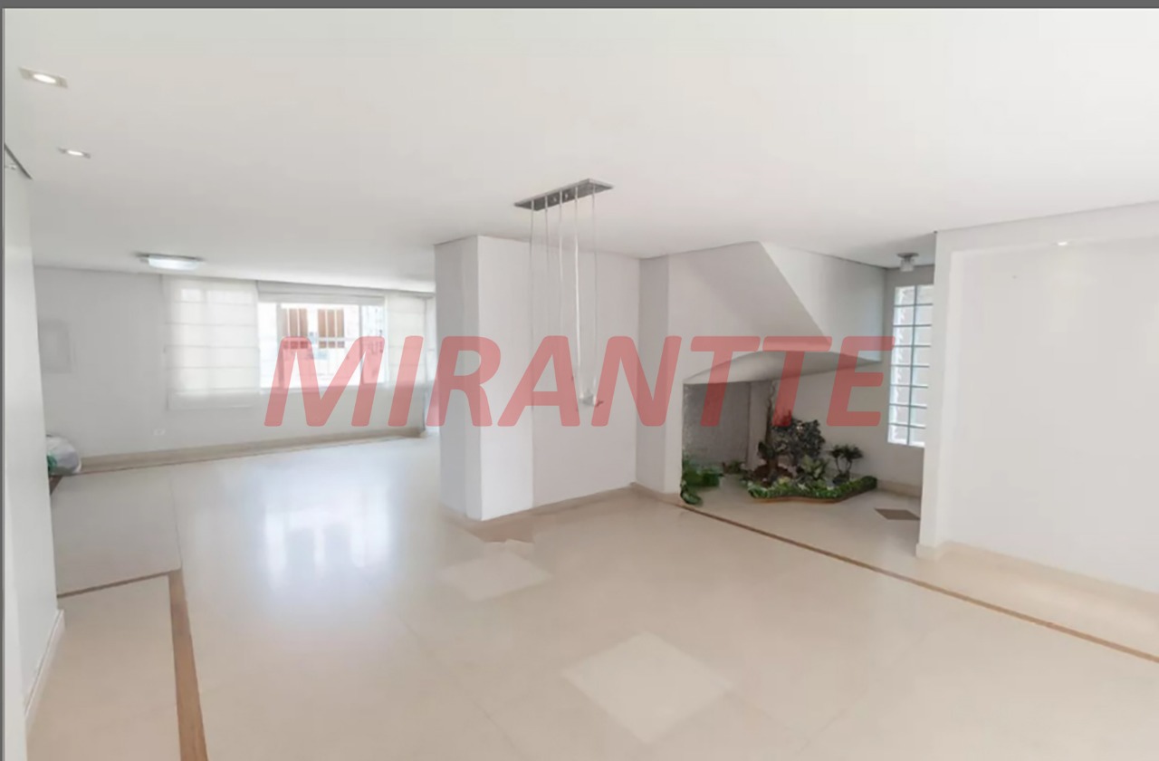 Sobrado de 357m² com 4 quartos em Vila Ester
