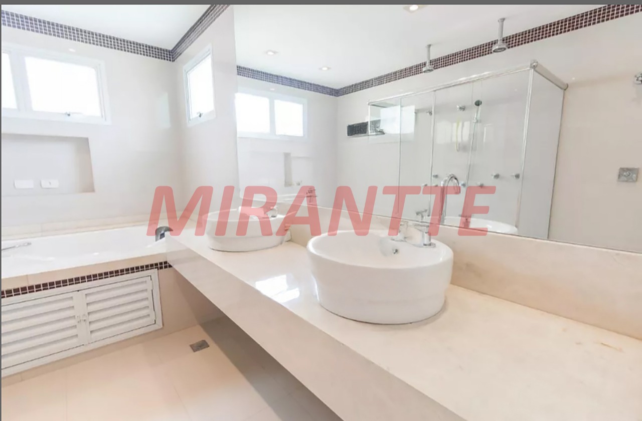 Sobrado de 357m² com 4 quartos em Vila Ester