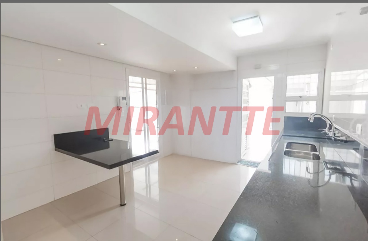 Sobrado de 357m² com 4 quartos em Vila Ester