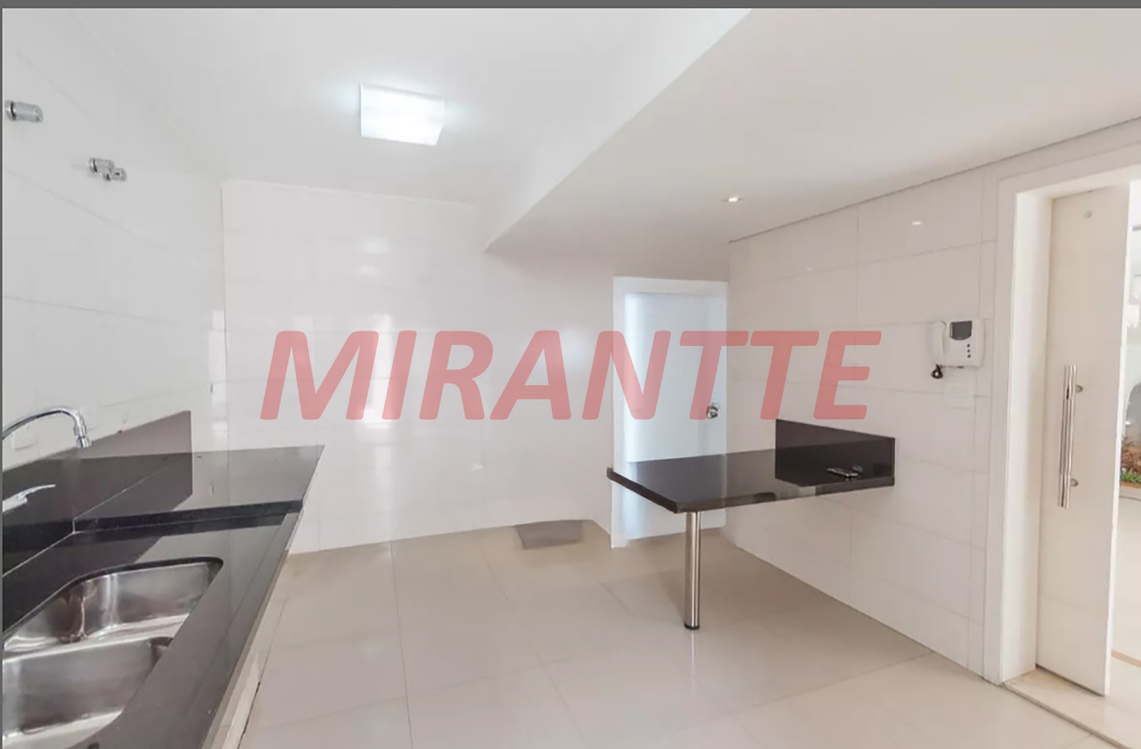 Sobrado de 357m² com 4 quartos em Vila Ester