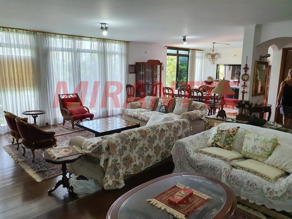 Sobrado de 1000m² com 10 quartos em Serra Da Cantareira