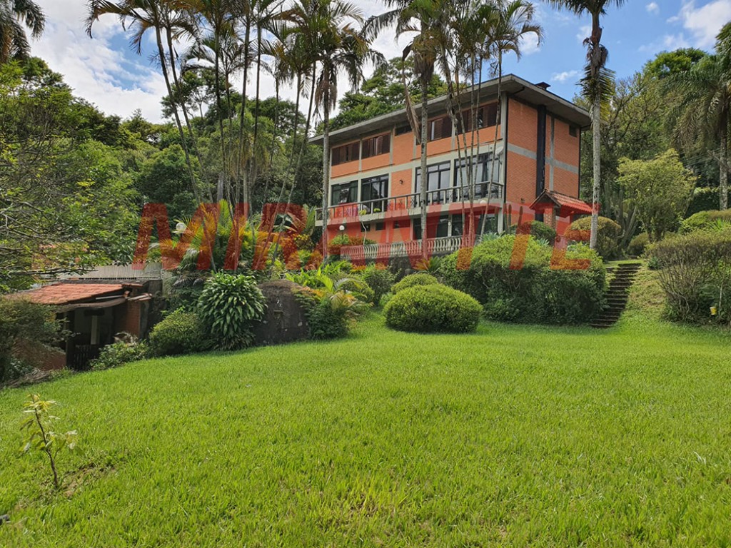 Sobrado de 1000m² com 10 quartos em Serra Da Cantareira