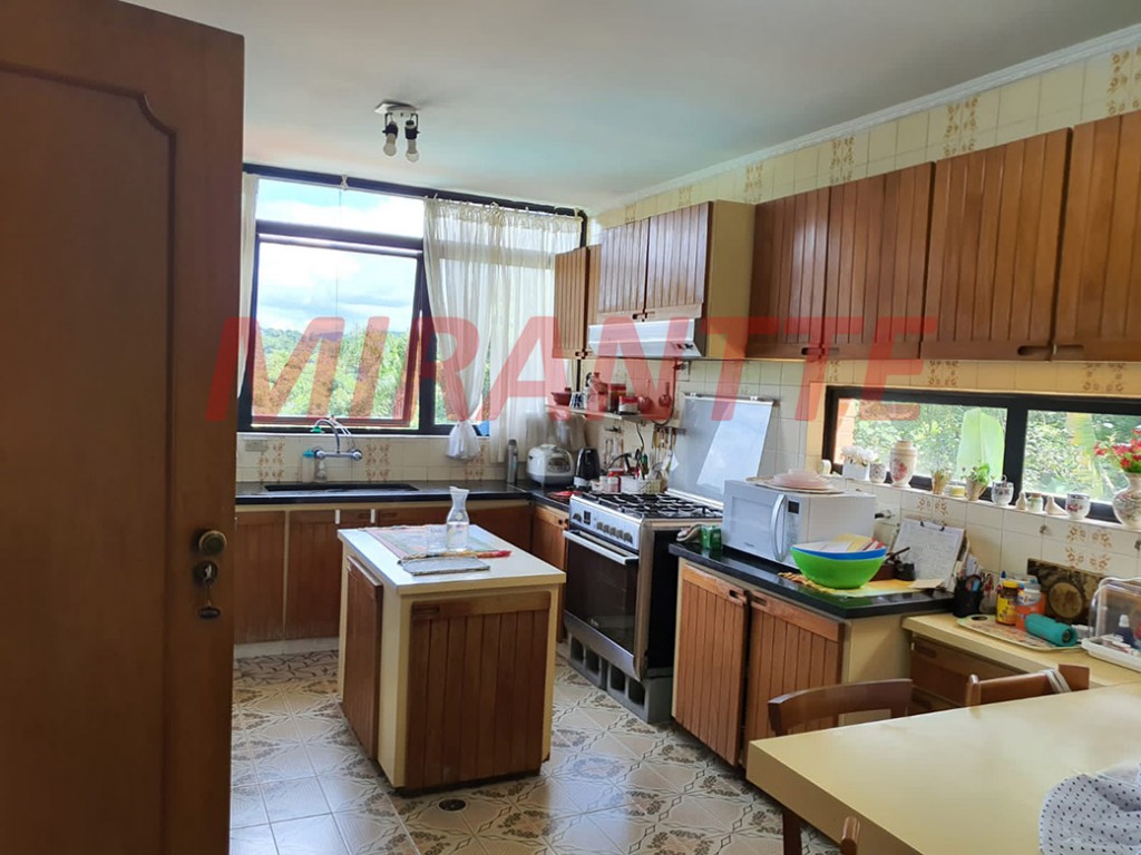 Sobrado de 1000m² com 10 quartos em Serra Da Cantareira