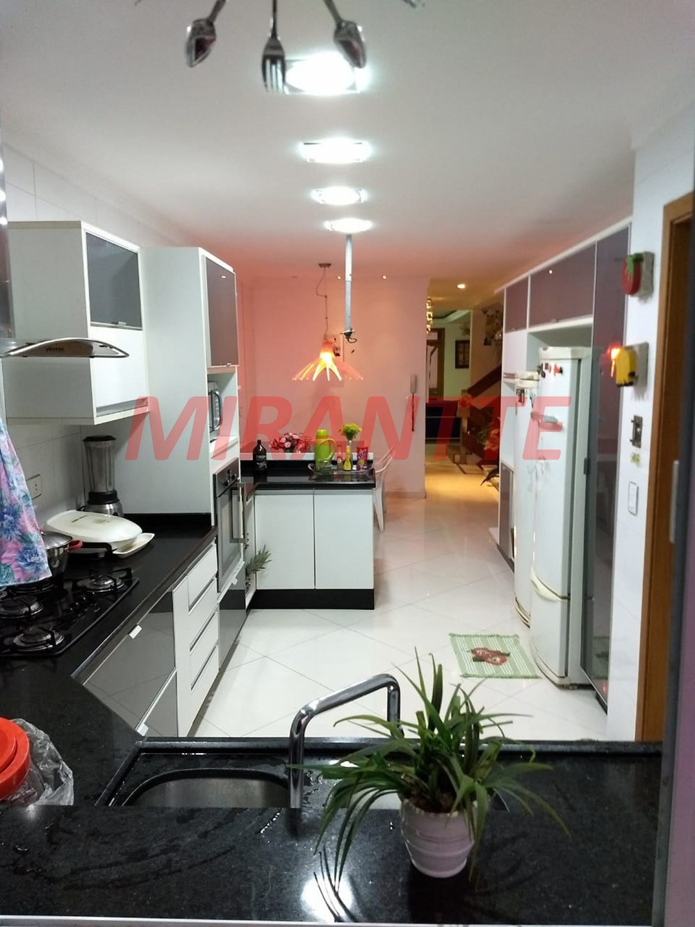Sobrado de 420m² com 4 quartos em Vila Rosália