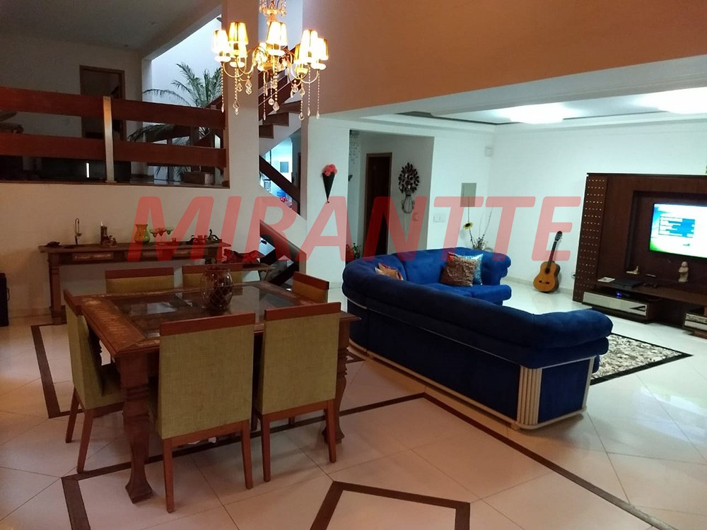 Sobrado de 420m² com 4 quartos em Vila Rosália