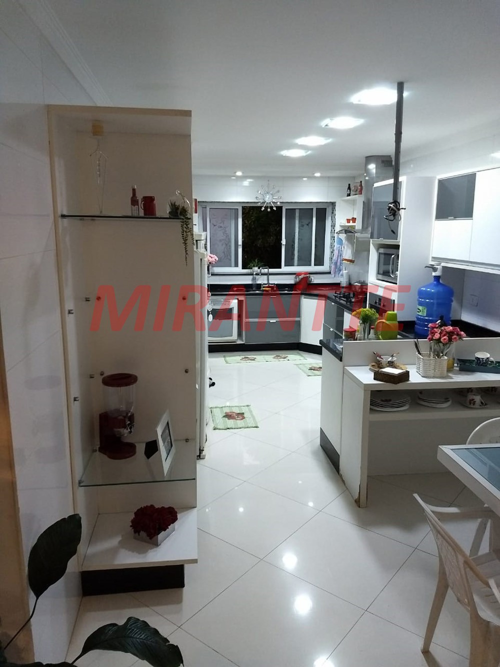 Sobrado de 420m² com 4 quartos em Vila Rosália