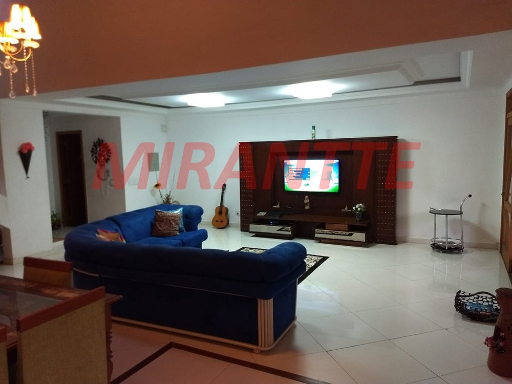 Sobrado de 420m² com 4 quartos em Vila Rosália