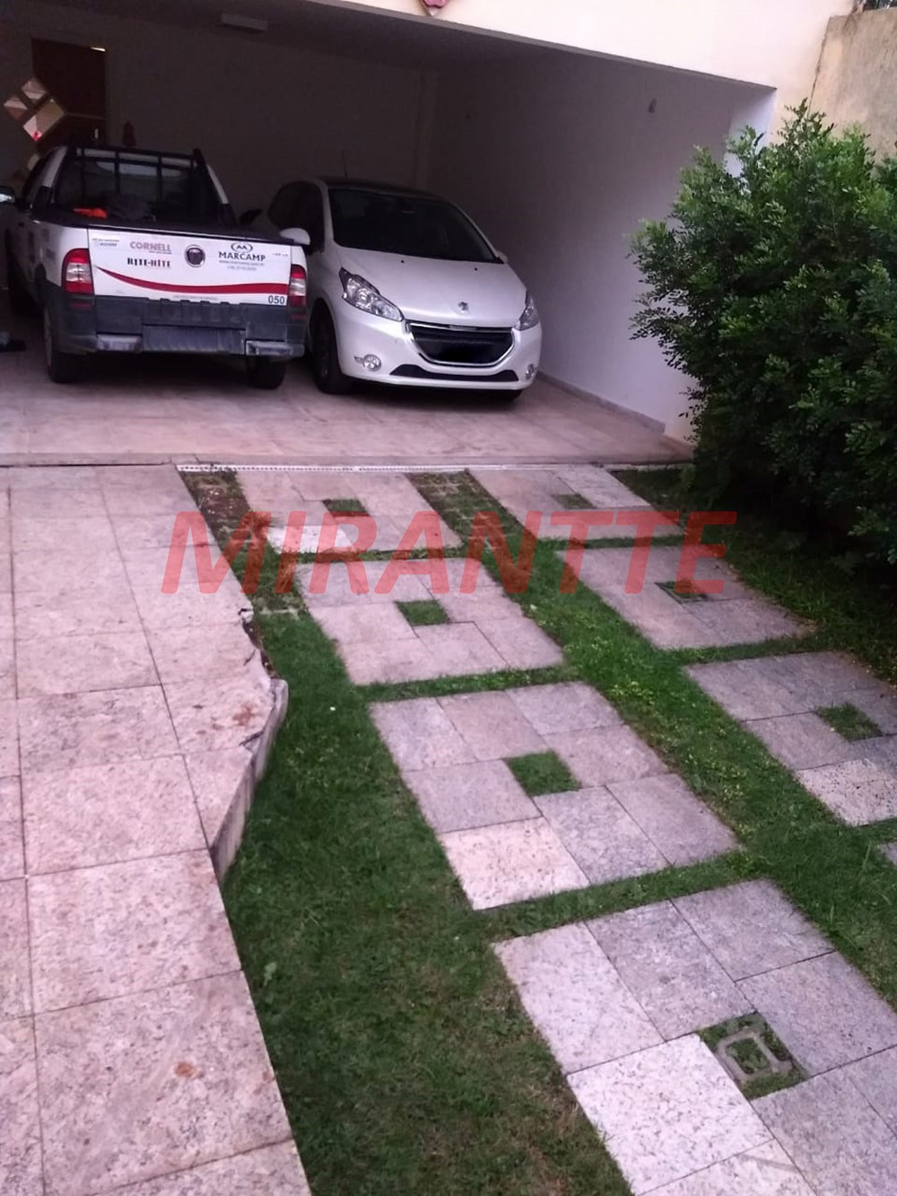 Sobrado de 420m² com 4 quartos em Vila Rosália