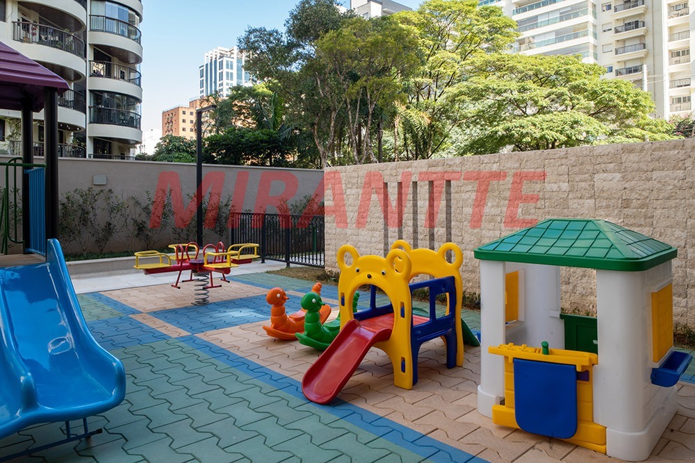 Apartamento de 2018m² com 4 quartos em Alphaville