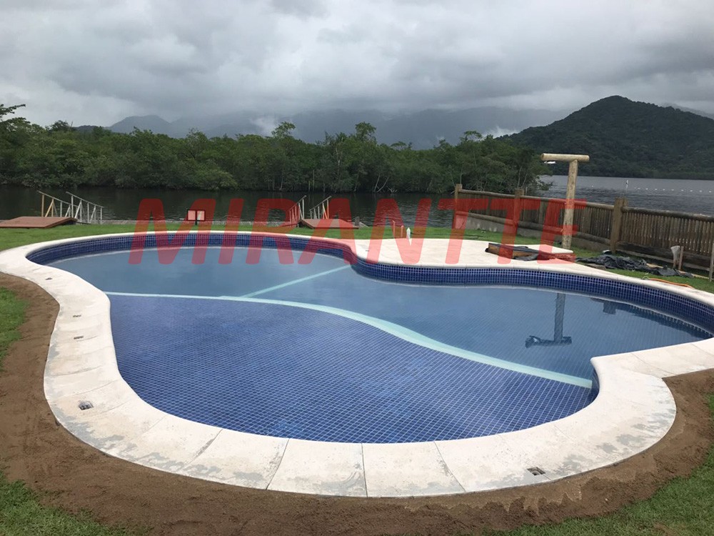 Sobrado de 900m² com 4 quartos em Balneario Praia do Perequê