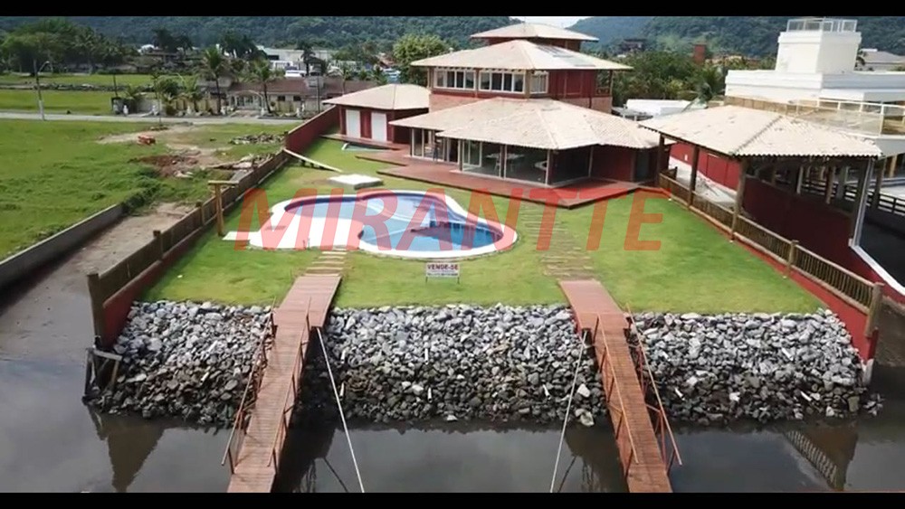 Sobrado de 900m² com 4 quartos em Balneario Praia do Perequê