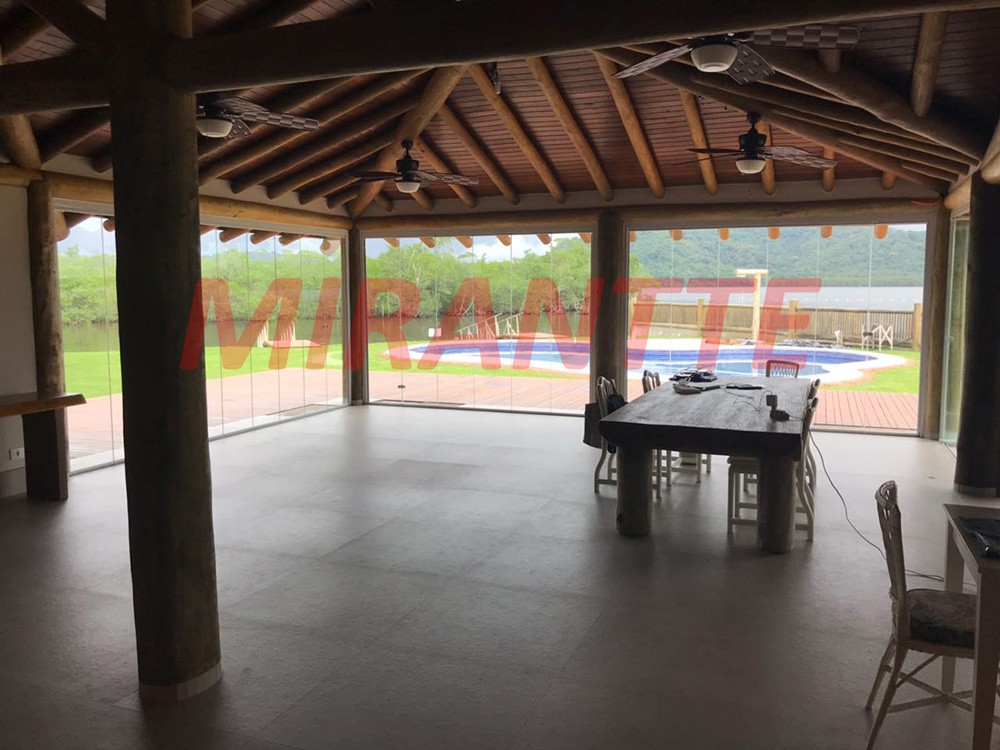 Sobrado de 900m² com 4 quartos em Balneario Praia do Perequê