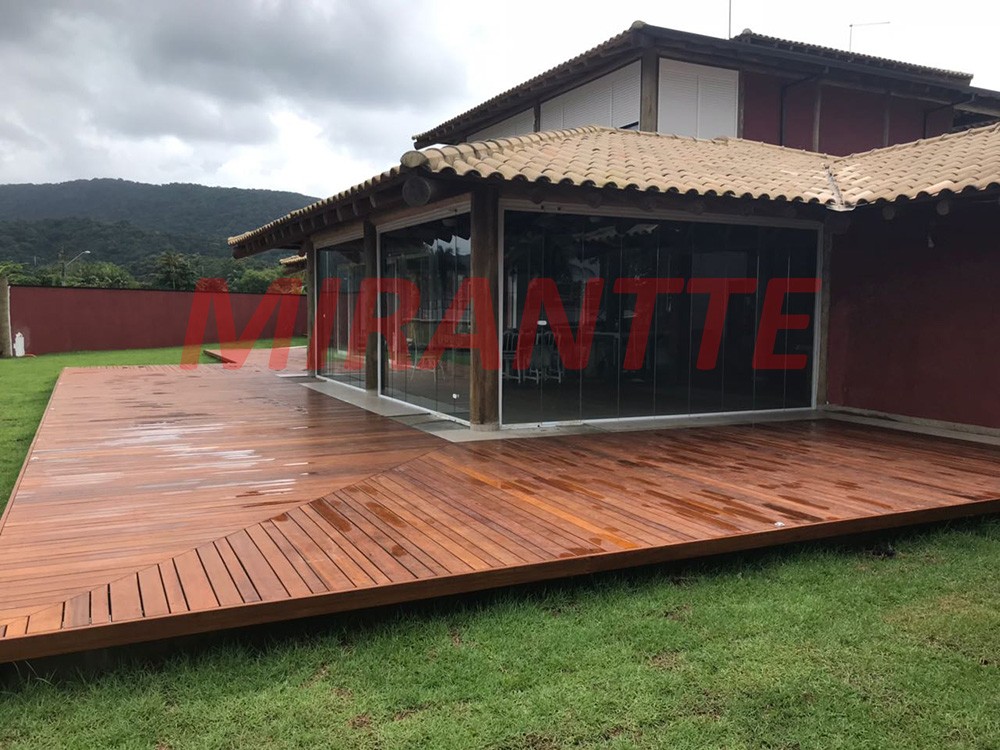 Sobrado de 900m² com 4 quartos em Balneario Praia do Perequê