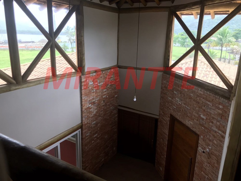 Sobrado de 900m² com 4 quartos em Balneario Praia do Perequê