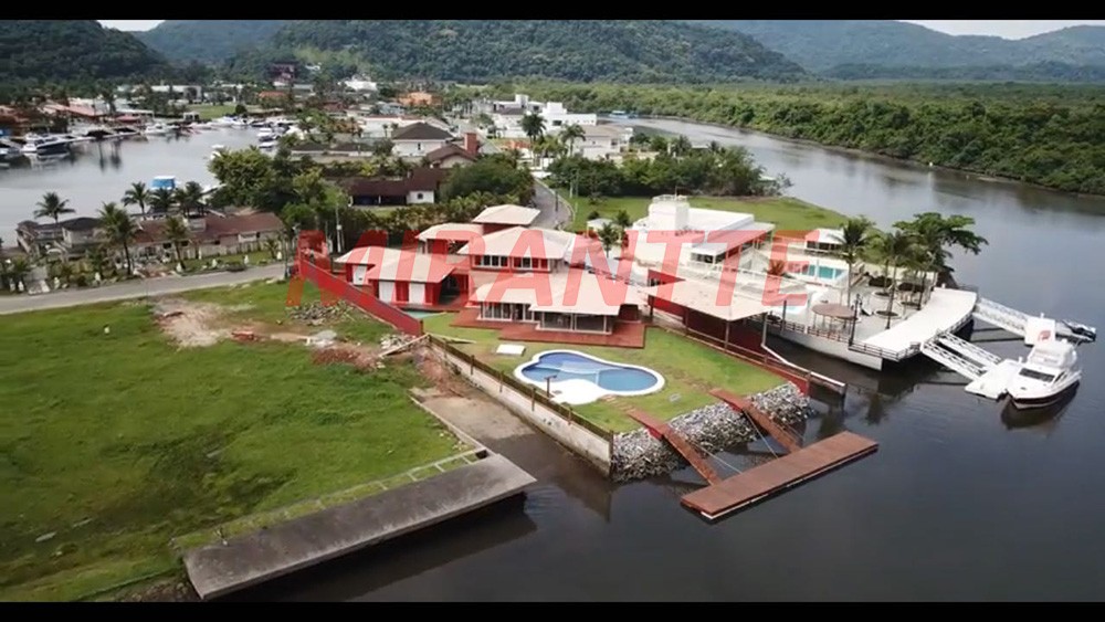 Sobrado de 900m² com 4 quartos em Balneario Praia do Perequê