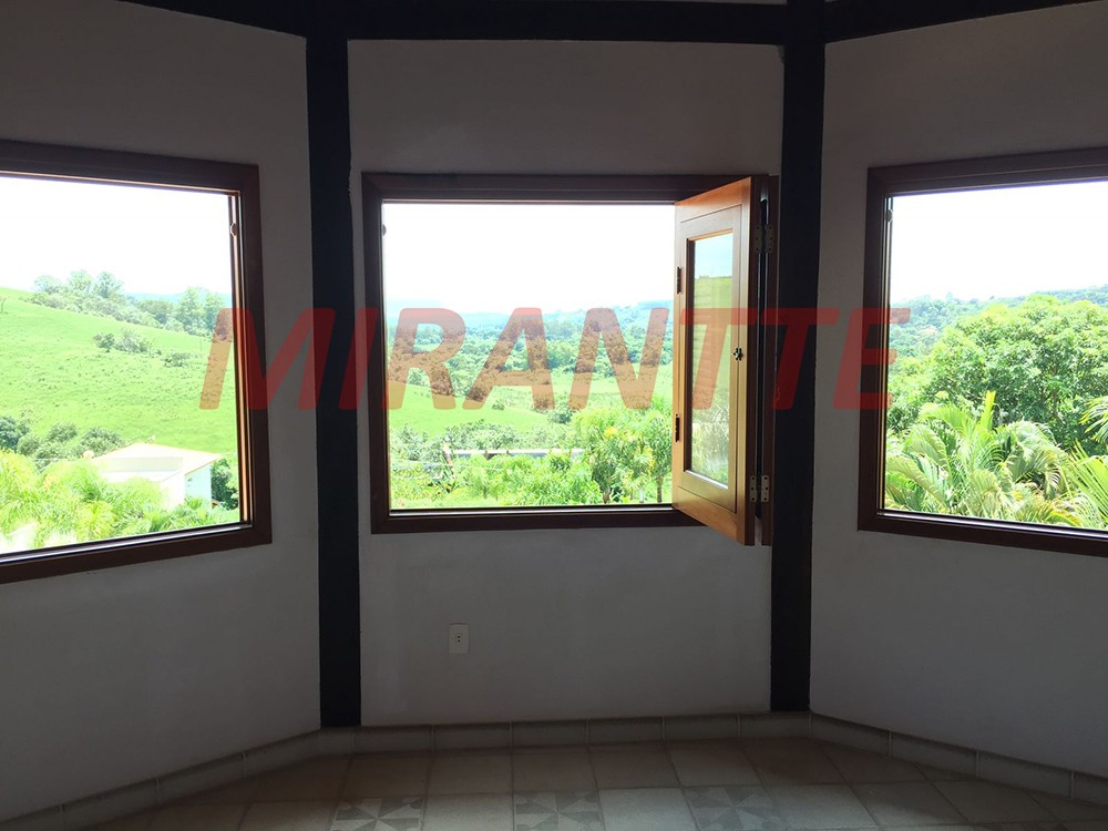 Sobrado de 280m² com 3 quartos em Porangaba