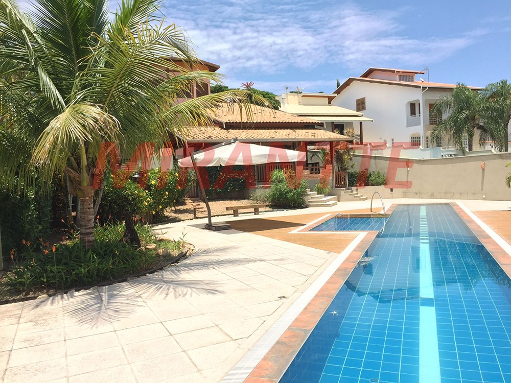 Sobrado de 280m² com 3 quartos em Porangaba