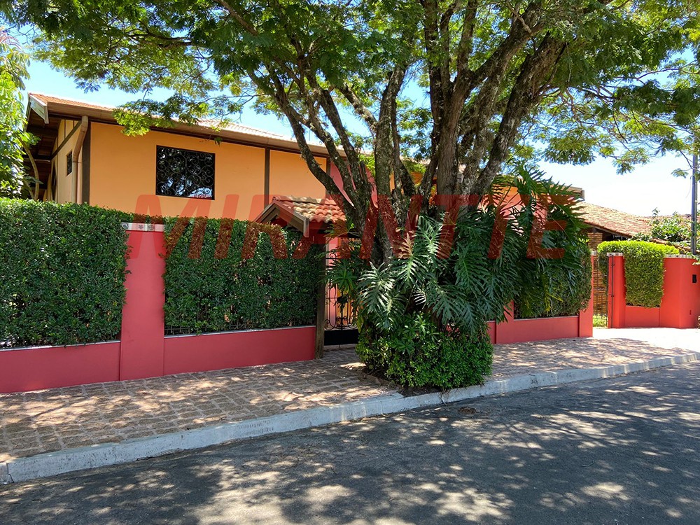 Sobrado de 280m² com 3 quartos em Porangaba
