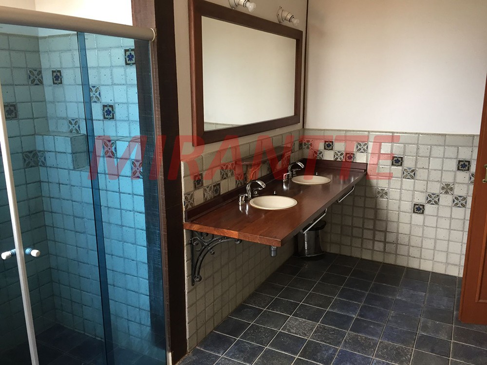 Sobrado de 280m² com 3 quartos em Porangaba