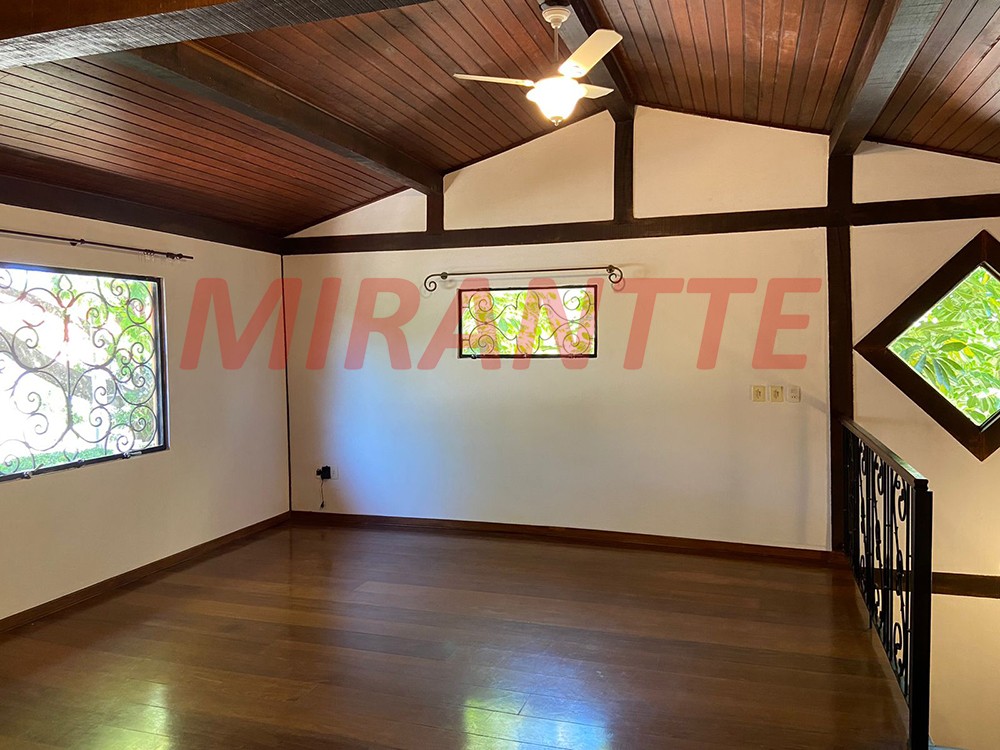 Sobrado de 280m² com 3 quartos em Porangaba