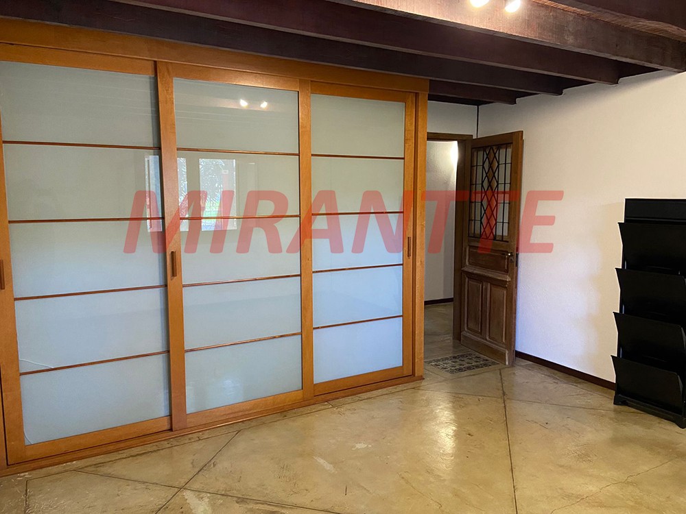 Sobrado de 280m² com 3 quartos em Porangaba