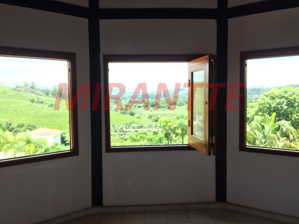 Sobrado de 280m² com 3 quartos em Porangaba