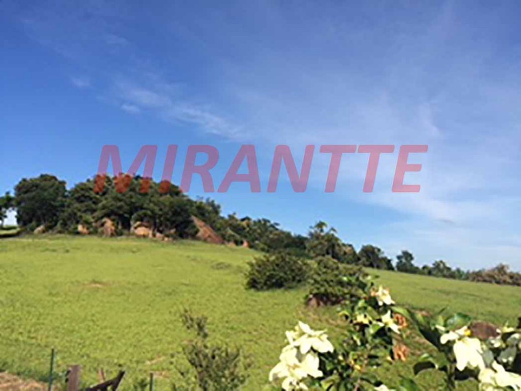 Sobrado de 300m² com 5 quartos em Residencial Girassol