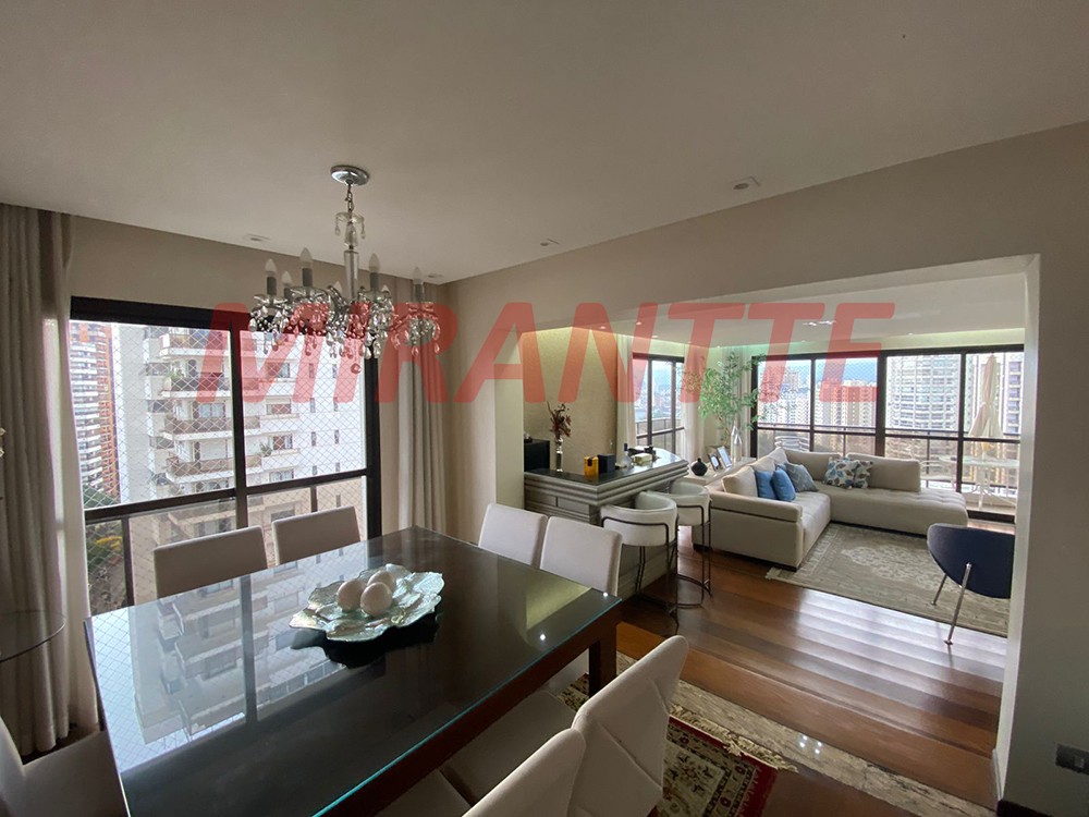 Apartamento de 240m² com 4 quartos em Santana