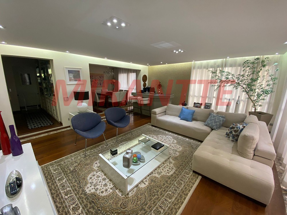 Apartamento de 240m² com 4 quartos em Santana