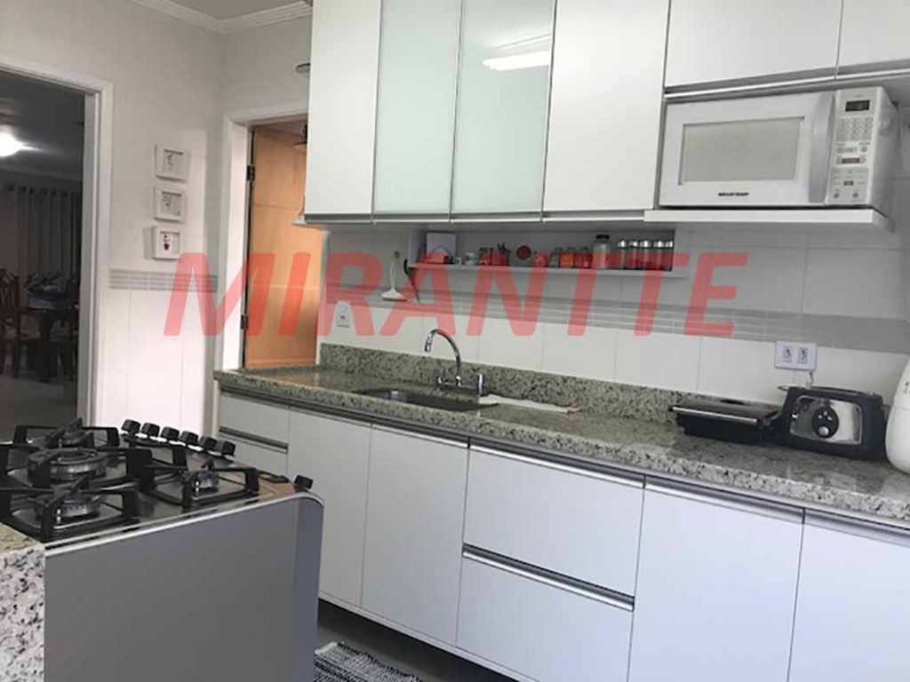 Cond. fechado de 260m² com 3 quartos em Santa Teresinha