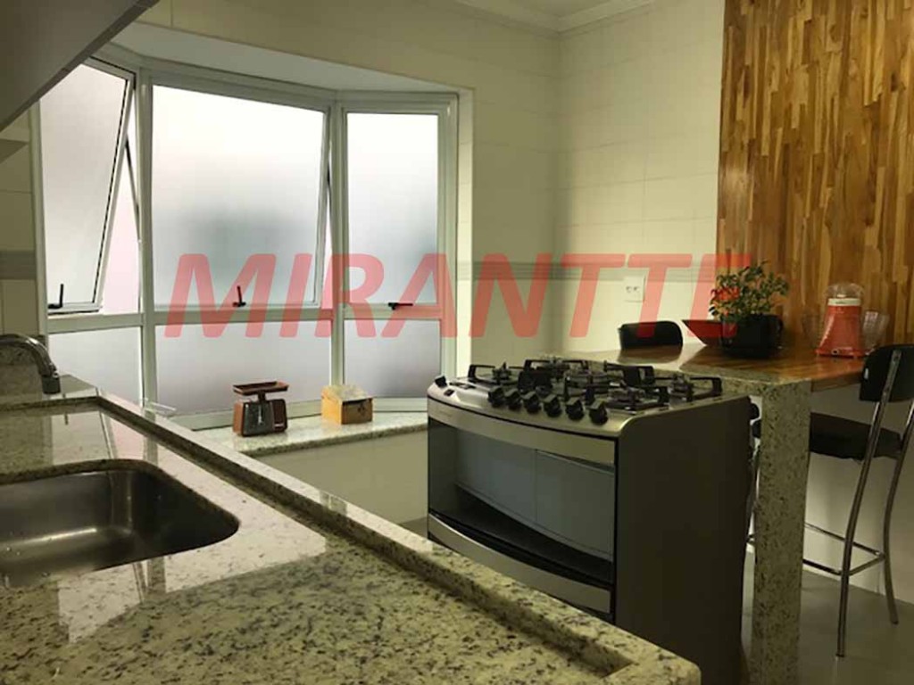 Cond. fechado de 260m² com 3 quartos em Santa Teresinha